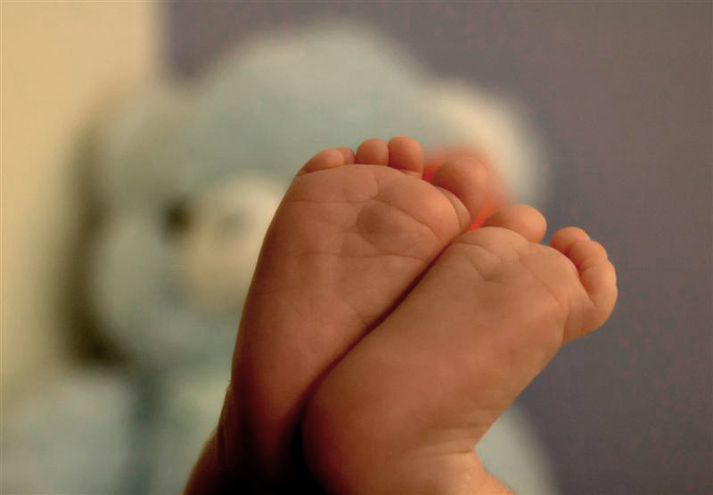 gaby-menashe-baby-feet