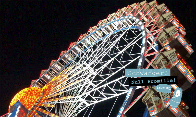 Das Riesenrad dreht sich über dem Oktoberfest