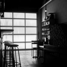 Darf ich Alkohol vermissen? Leere Bar - Alkohol vermissen