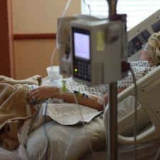 hospital-Bild von Parentingupstream auf Pixabay