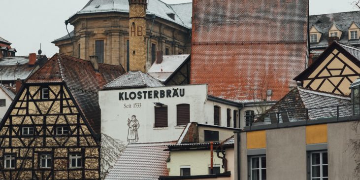 Ein altes, traditionelles bayerisches Wirtshaus in Unter-Franken, in Bayern.